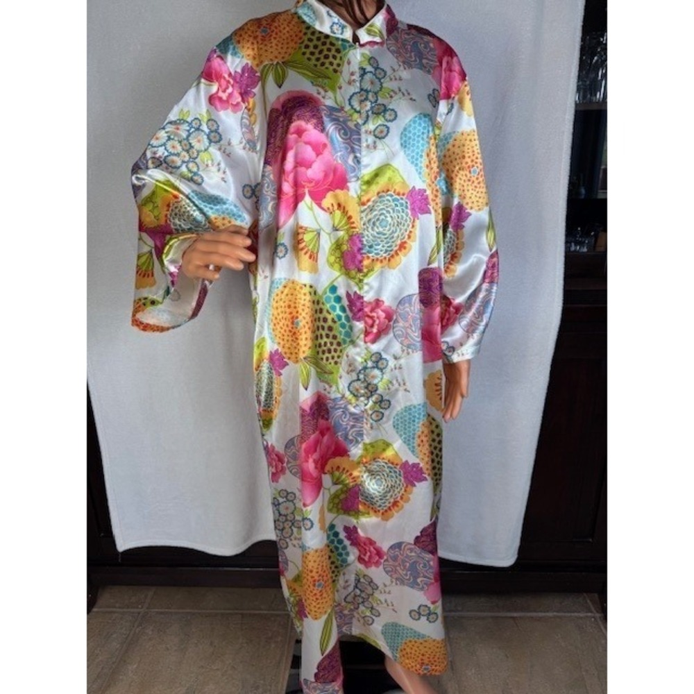 Vintage colorful bright Carlton Hall robe USA made size xl-xxl oriental 80s